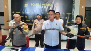 Polres-Metro-Bekasi-menggelar-konferensi-pers-pengeroyokan-remaja-berinisial-FA.jpg