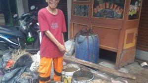Proses-pengumpulan-limbah-hewan-kurban-sebelum-dijadikan-kompos.jpg