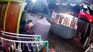 Rekaman-CCTV-aksi-pencurian-burung-kicauan-di-Cluster-Cipayung-Jaya-depok.jpg