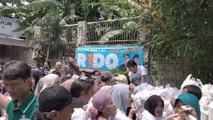 Ridwan-Kamil-bikin-tebus-sembako-murah-di-pemukiman-warga-Pulo-Gadung.jpg