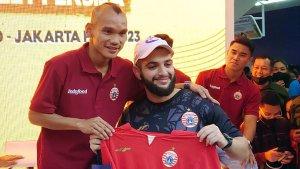 Riko-Simanjuntak-dan-Jakmania.jpg