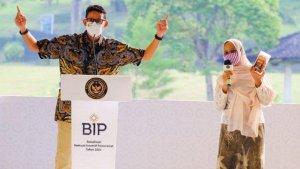 Sandiaga-Salahuddin-Uno-bersama-Ibu-Ita-Syarifah-dalam-sosialisasi-Bantuan-Insentif-Pemerintah-BIP.jpg