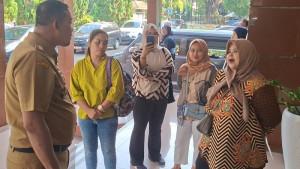 Sejumlah-orangtua-murid-melapor-ke-Wali-Kota-Bekasi-Tri-Adhianto.jpg