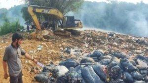 Sekira-20-ton-sampah-warga-Serpong-Banten-memenuhi-bantaran-Kali-Cisadane.jpg