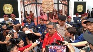 Sekjen-PDIP-Hasto-Kristiyanto-saat-tiba-di-KPU-Menteng-Jakarta-Pusat-Selasa-12122023-sore.jpg