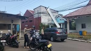 Sekuriti-perumahan-taman-anyelir-2-kalimulya-Depok-perketat-pintu-masuk.jpg