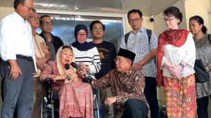 Sinta-Nuriyah-istri-Presiden-keempat-Abdurrahman-Wahid-ke-polda-metro.jpg