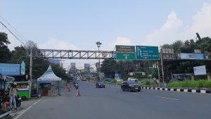 Suasana-lalu-lintas-di-Simpang-Gadog-Jalan-Raya-Puncak-Kabupaten-Bogor.jpg