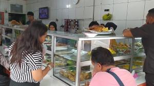 Susana-makan-siang-di-Warteg-Siliwangi-Pancoran-Mas-Kota-Depok.jpg
