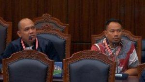 Vicky-Prasetyo-dan-Mochamad-Suwendi-di-MK.jpg