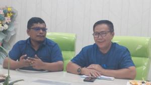 Wakil-Direktur-Administrasi-RSUD-Cibinong-Enday-Jarkasyi-kanan-bersamaKetua-JJB-Effendi-Tobing.jpg