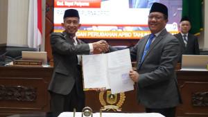 Wakil-Ketua-DPRD-Kabupaten-Bogor-Agus-Salim-kiri-bersama-Pj-Sekda.jpg