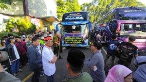 Wakil-Wali-Kota-Depok-Imam-Budi-Hartono-melepas-440-jamaah-haji-Kota-Depok.jpg