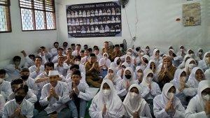 Wakil-Wali-Kota-Depok-Imam-Budi-Hartono-saat-memberikan-sambutan-di-SMA-Negeri-15-Depok.jpg
