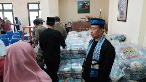 Wali-Kota-Depok-Supian-Suri-meninjau-pendistribusian-Operasi-Pasar-Bersubsidi.jpg