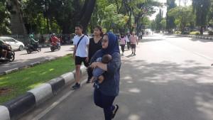 Warga-berolahraga-di-Jalan-Tegar-Beriman-Cibinong.jpg