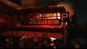 Warung-makan-Soto-Seger-Bu-Sri-di-dekat-Mal-Gandaria-City-kebakaran.jpg