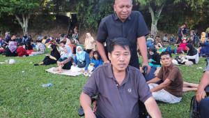 Yanto-duduk-di-kursi-roda-pasien-stroke-asal-Tangerang-untuk-pengobatan-Ida-Dayak.jpg