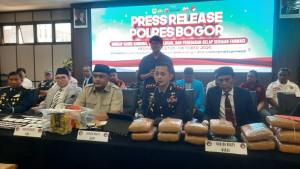 konferensi-pers-pengungkapan-kasus-narkoba-di-Mako-Polres-Bogor-Cibinong.jpg