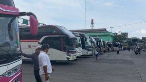 penumpang-di-Terminal-Bekasi-Bekasi-Timur-Kota-Bekasi.jpg