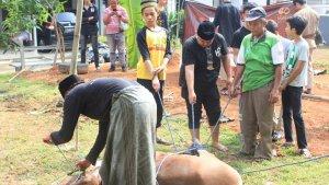 wargaPerumahan-Kinan-City-Kelurahan-Pakansari-melakukan-penyembelihan-hewan-kurban.jpg