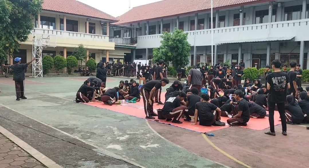 Aktivitas-di-SMAN-6-Depok-usai-pencopotan-kepala-sekolah.jpg