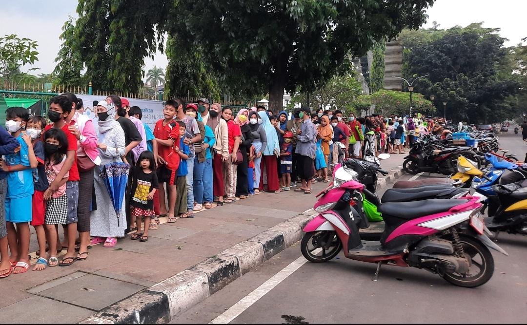 Antrean-takjil-gratis-Pemkab-Bogor.jpg
