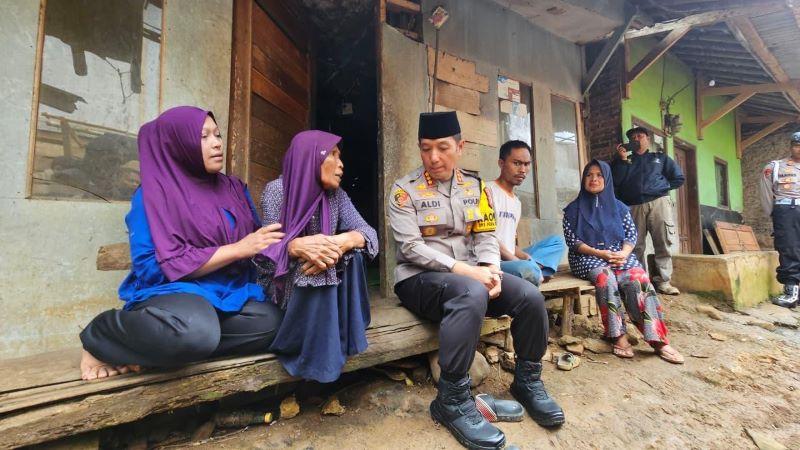 Kapolda Jabar Beri Bantuan Pembangunan 30 Unit Rumah Tidak Layak Huni Selama Ramadan 1447 Hijriah