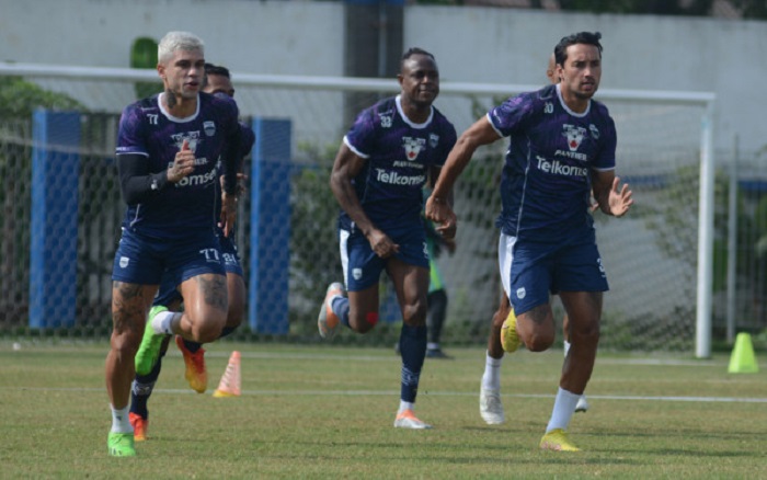 Bek-Persib-Bandung-Victor-Igbonefo-mulai-berlatih-penuh.jpg