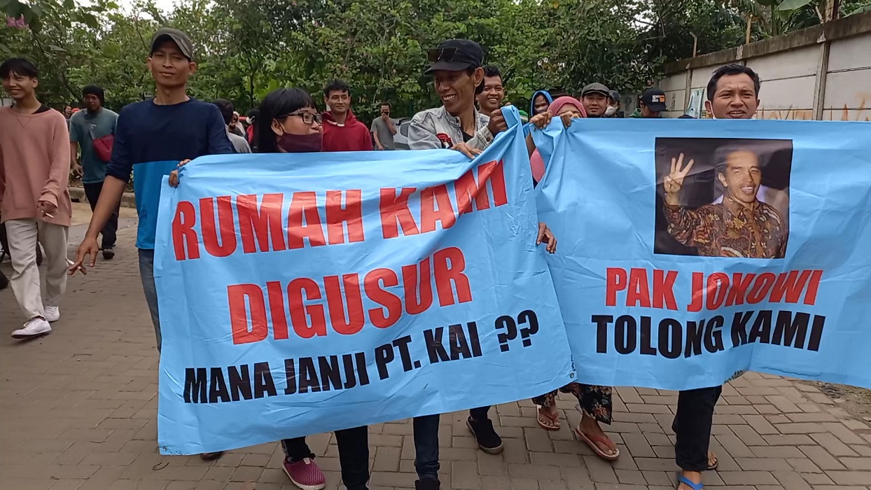 Demo-Warga-Batu-Ceper-ke-PT-KAI.jpg