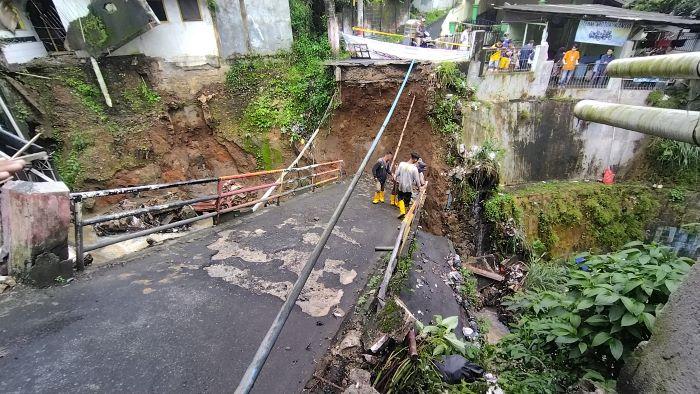 Jembatan-di-Warung-Pala-Bogor-Selatan-Ambruk.jpg