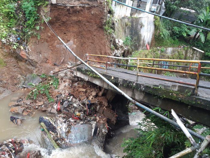 Jembatan-di-Warung-Pala-Kota-Bogor-Ambruk.jpg