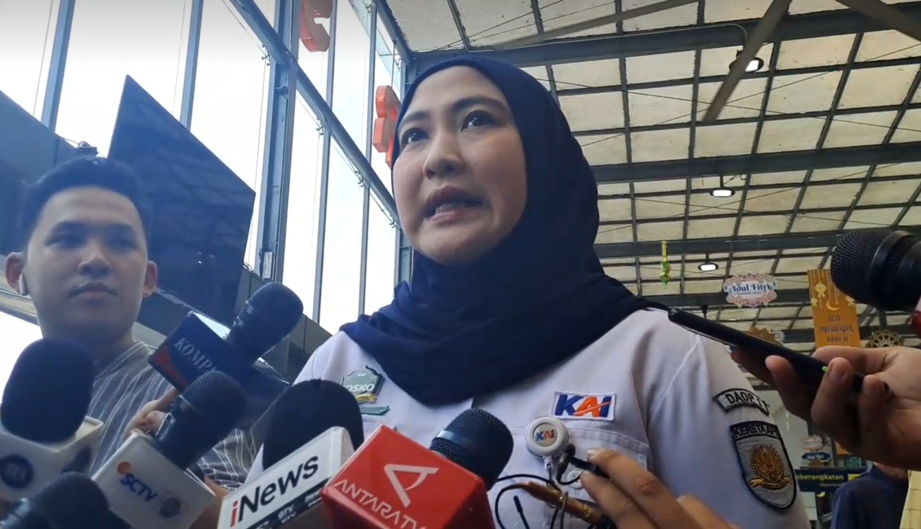 Kahumas-PT-KAI-Daop-1-Jakarta-Eva-Chairunnisa-saat-ditemui-di-Stasiun-Pasar-Senen.jpg