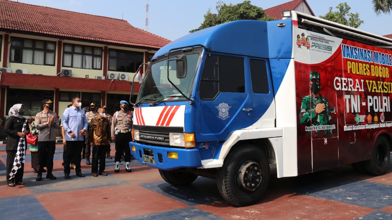 Kapolres-Bogor-AKBP-Harun-meresmikan-Gerai-Vaksin-Mobile-pada-Jumat-1692021.jpg