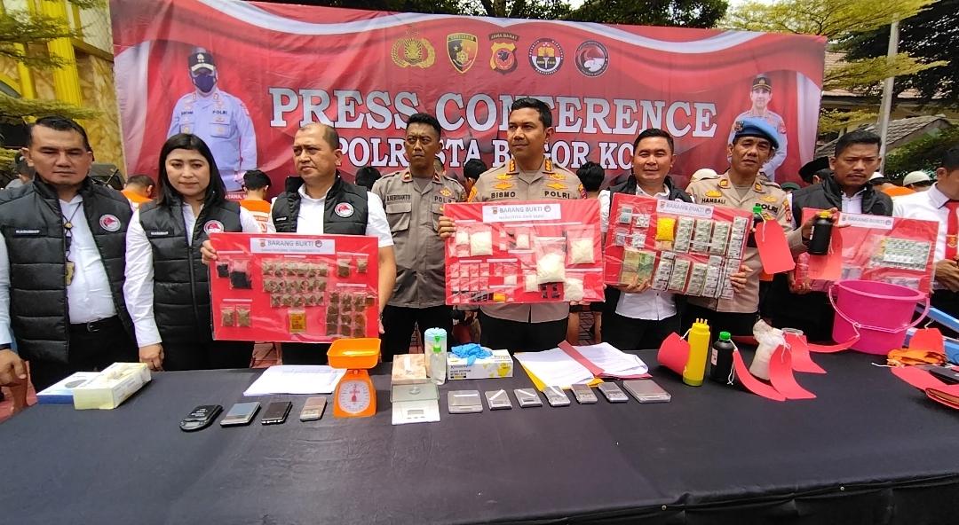 Kapolresta-Bogor-Kota-Kombes-Bismo-kasus-21-tersangka-Narkoba.jpg