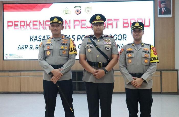 Kasat-Lantas-Polres-BogorAKP-R-Rizky-Guntama-bersama-Kapolres-Bogor-AKBP-Rio-Wahyu-Anggoro.jpg