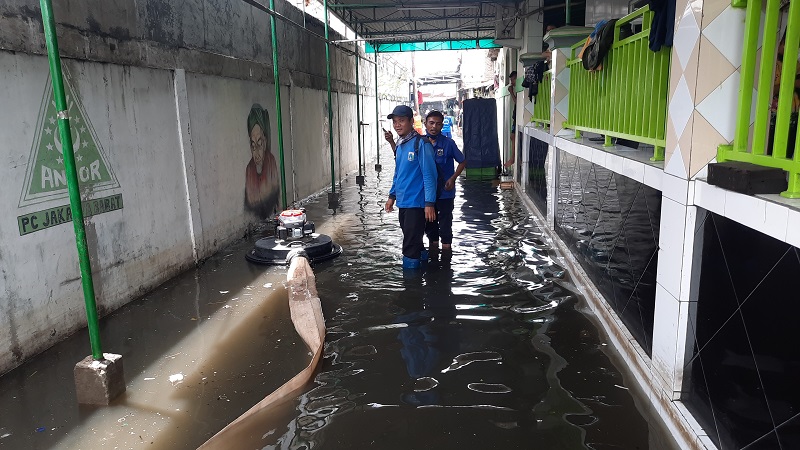 Banjir Rendam Tegal Alur 3 Hari, Warga Ngaku Cuma Sekali Dapat Bantuan Nasi Kotak dari Pemkot Jakbar
