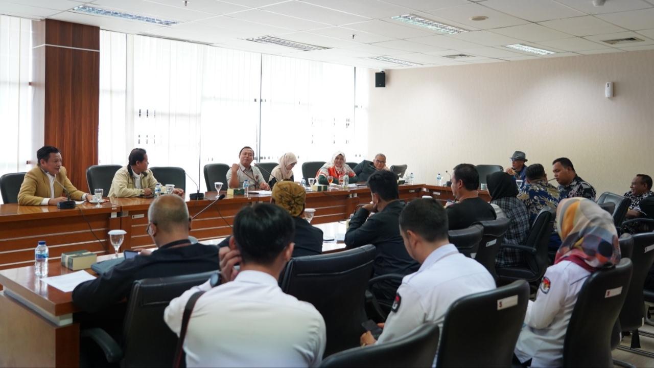 Komisi-I-DPRD-Kota-Bogor-menggelar-rapat-kerja-dengan-mitra-kerja-di-Gedung-DPRD-Kota-Bogor.jpg