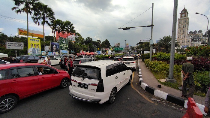 Lebaran-ketiga-sebanyak-40-ribu-kendaraan-masuk-ke-kawasan-Puncak.jpg