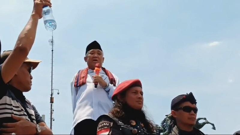 Mantan-Ketua-Umum-PP-Muhammadiyah-Din-Syamsuddin-orasi-di-Patung-Kuda.jpg