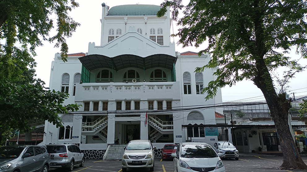 Masjid-Cut-Meutia-Menteng-Jakarta.jpg