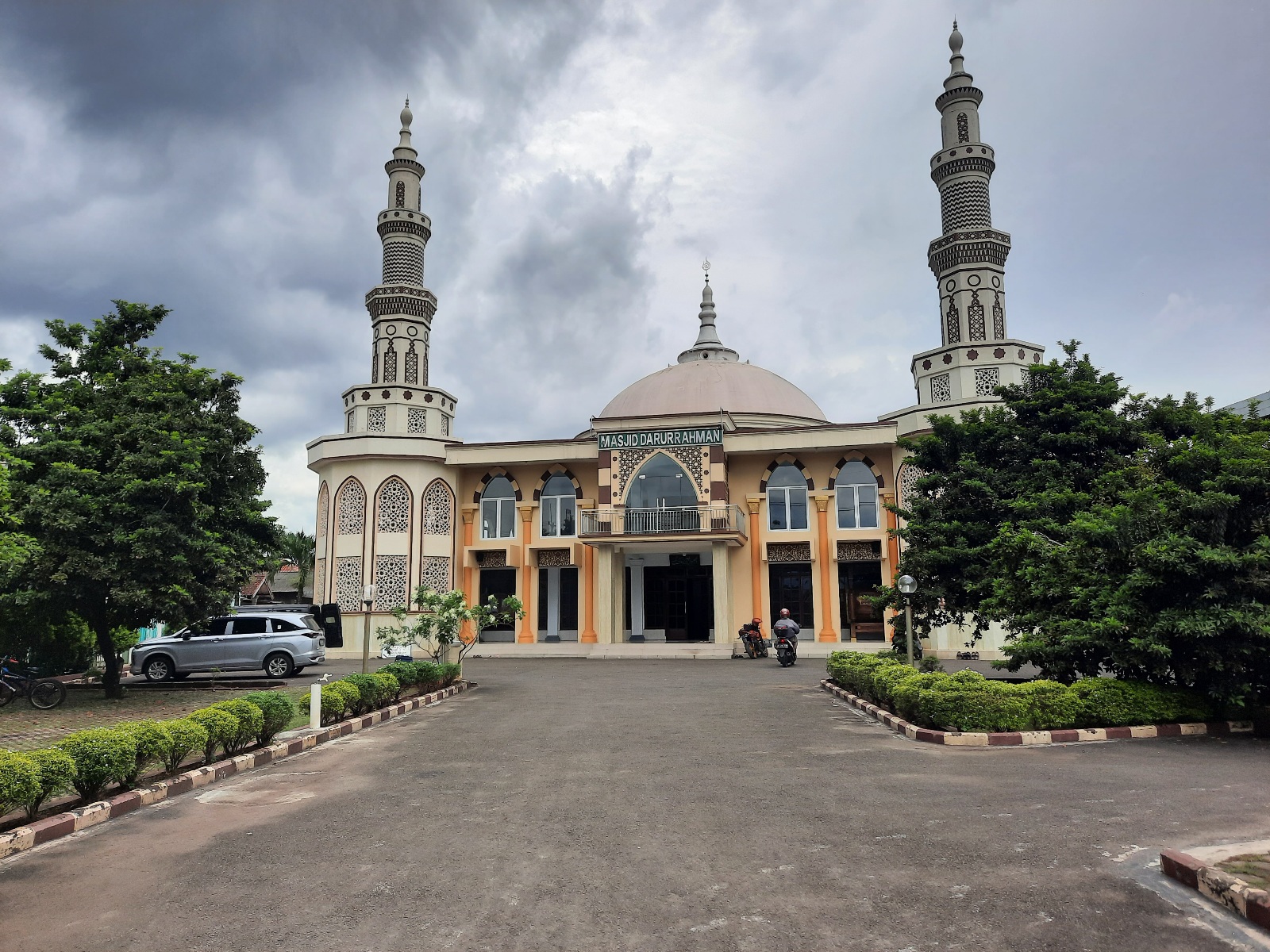 Masjid-Darurahman-di-Jalan-Raya-Pasir-Putih-Sawangan-Kota-Depok.jpg