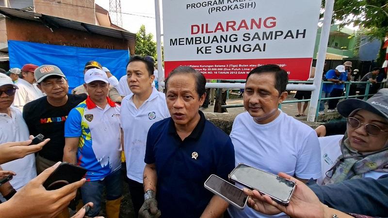Menteri LH Targetkan Pembersihan Sungai Cipinang Depok-Jaktim Selesai dalam Sebulan