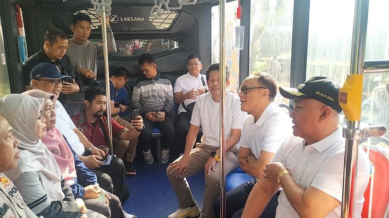 Mohammad-Idris-bersama-dinas-dan-Forkopimda-menjajal-Trans-Depok-BISKITA.jpg