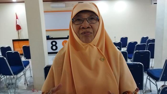 Nur-Azizah-Salurkan-Bantuan-PENA.jpg
