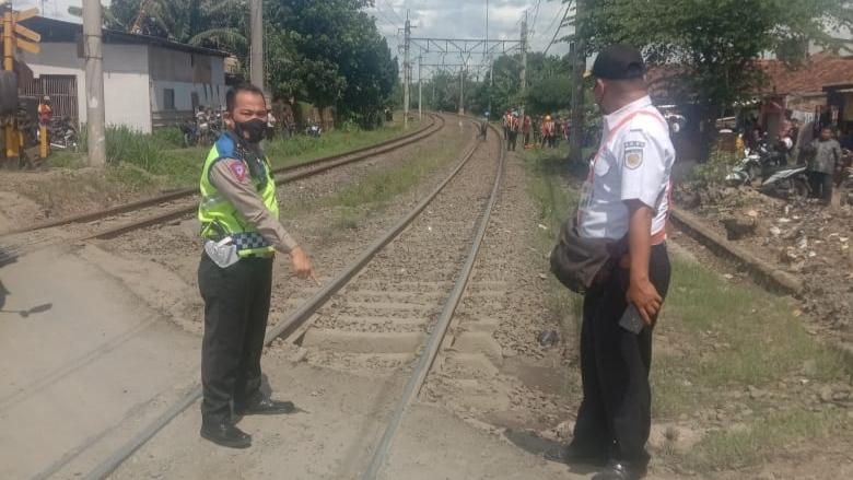 Terobos Perlintasan Kereta Api, Warga Parung Panjang Tewas Tertabrak Kereta Api