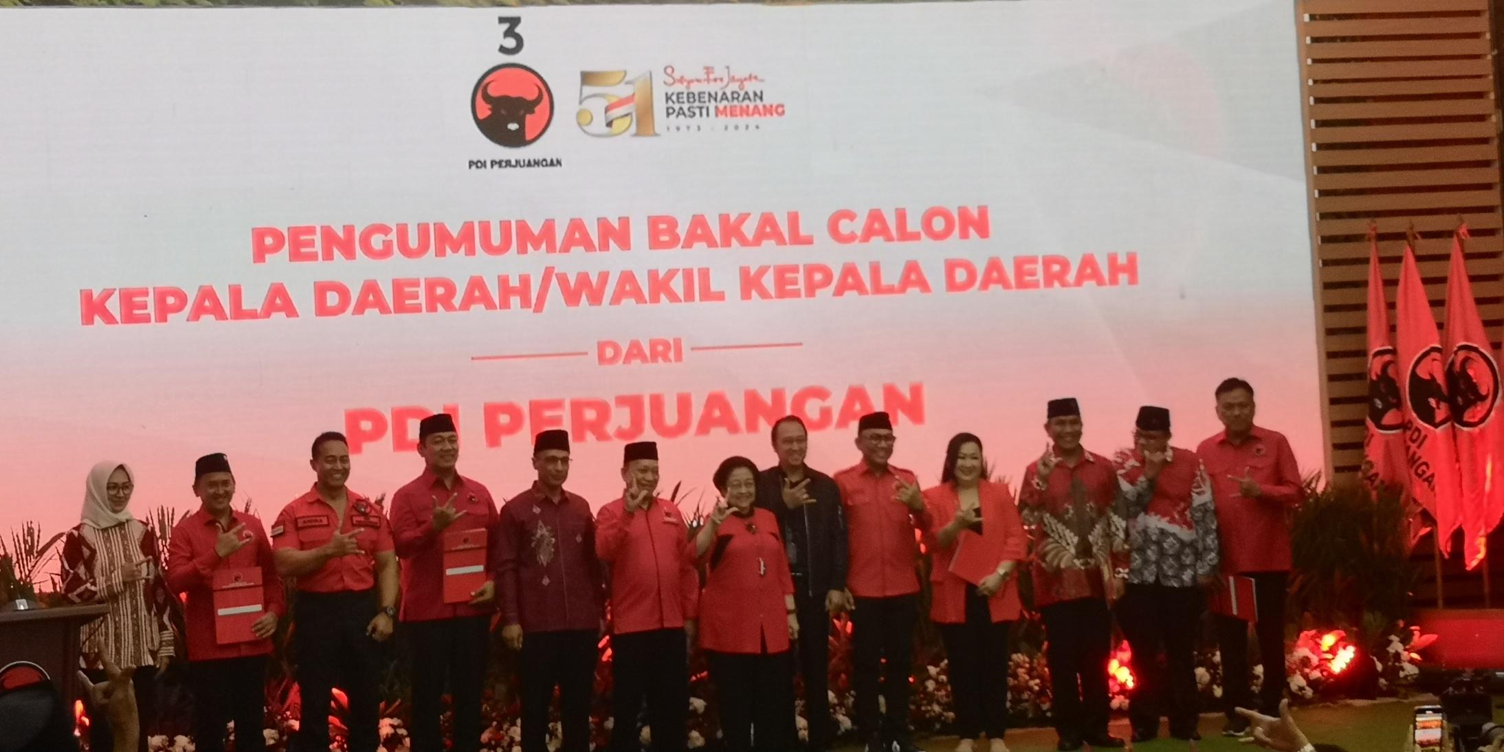 PDIP-berikan-SK-kepada-calon-Kepala-Daerah-untuk-Pilkada-Serentak.jpg