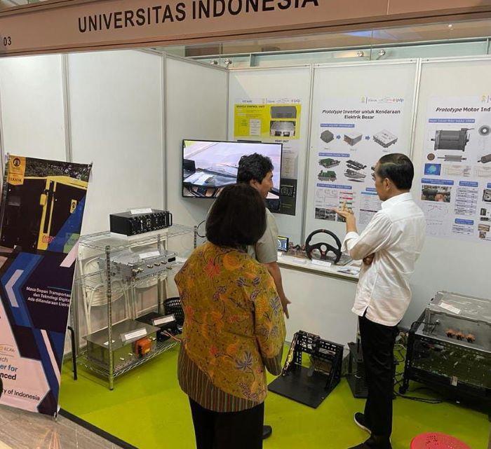 Presiden Joko Widodo Terkesan dengan Peneliti UI di Pameran Inovasi Kendaraan Listrik LPDP 2023