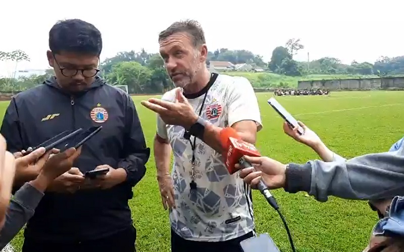Pelatih-Persija-Jakarta-Thomas-Doll-saat-ditemui-di-lapangan-latihan-Persija.jpg