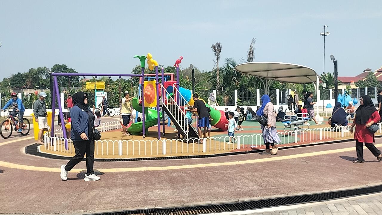 Penampakan-Alun-alun-dan-Hutan-Kota-wilayah-Barat-di-Bojongsari.jpg